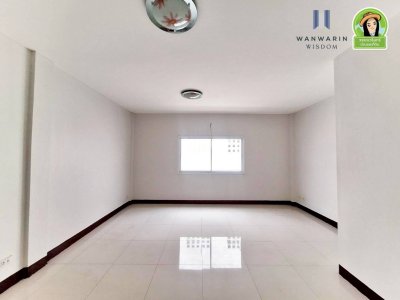 ทาวน์โฮมใหม่ 2 ชั้น 10 คูหา โซนวารินชำราบ