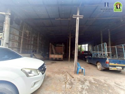 ที่ดินเปล่าแปลงใหญ่ พร้อมสิ่งปลูกสร้าง ติดกับโลตัสวาริน