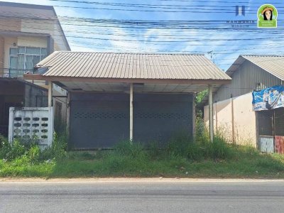 อาคารพาณิชย์ชั้นเดียว 2 คูหา พร้อมที่ดินเปล่าแปลงใหญ่