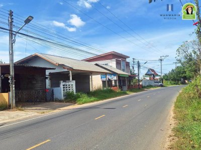 อาคารพาณิชย์ชั้นเดียว 2 คูหา พร้อมที่ดินเปล่าแปลงใหญ่