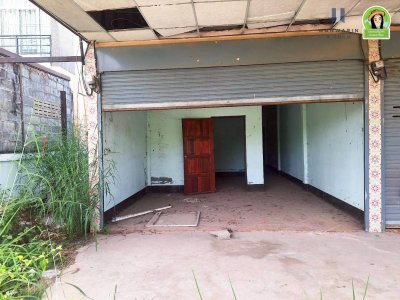 อาคารพาณิชย์ชั้นเดียว 2 คูหา พร้อมที่ดินเปล่าแปลงใหญ่