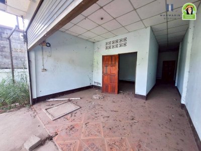 อาคารพาณิชย์ชั้นเดียว 2 คูหา พร้อมที่ดินเปล่าแปลงใหญ่