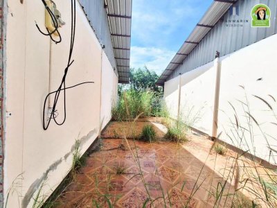 อาคารพาณิชย์ชั้นเดียว 2 คูหา พร้อมที่ดินเปล่าแปลงใหญ่