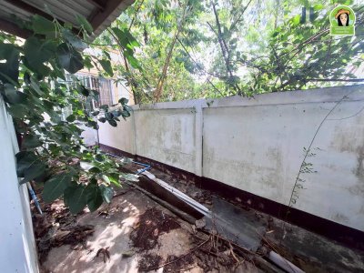 อาคารพาณิชย์ชั้นเดียว 2 คูหา พร้อมที่ดินเปล่าแปลงใหญ่