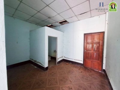 อาคารพาณิชย์ชั้นเดียว 2 คูหา พร้อมที่ดินเปล่าแปลงใหญ่