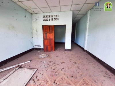 อาคารพาณิชย์ชั้นเดียว 2 คูหา พร้อมที่ดินเปล่าแปลงใหญ่