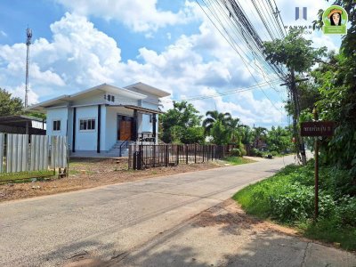 บ้านเดี่ยวชั้นครึ่ง ยกพื้นสูง สไตล์โมเดิร์น