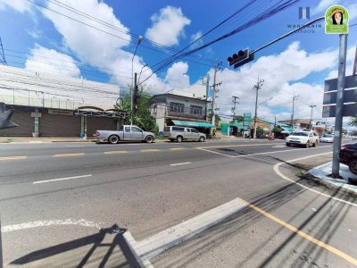 ที่ดินเปล่า ทำเลดี ติดถนนสถลมาร์ค ใกล้ ธกส.วารินชำราบ