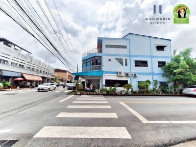 อาคารพาณิชย์ 3 ชั้น ติดถนนเขื่อนธานี