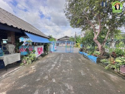 บ้านเดี่ยว 2 หลัง ในพื้นที่เดียวกัน