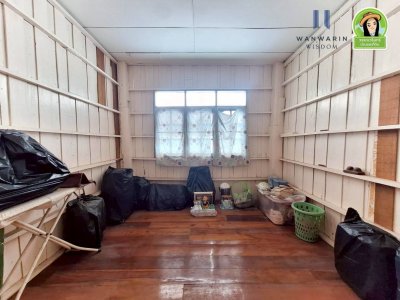 บ้านเดี่ยว 2 ชั้นพร้อมที่ดินเปล่า ในซอยนาคำ 10