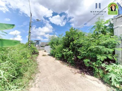 บ้านเดี่ยว 2 ชั้นพร้อมที่ดินเปล่า ในซอยนาคำ 10