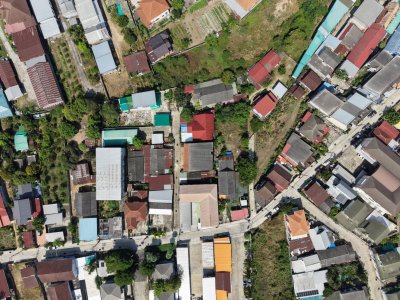 ที่ดินทำเลดีเนื้อที่เกือบ 3 งาน  พร้อมสิ่งปลูกสร้าง!!