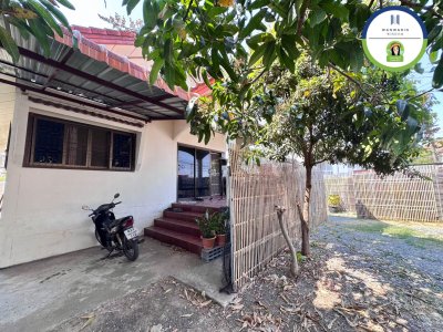 ที่ดินทำเลดีเนื้อที่เกือบ 3 งาน  พร้อมสิ่งปลูกสร้าง!!