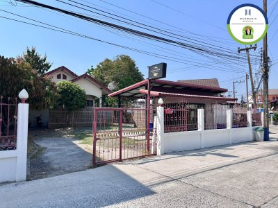 ที่ดินทำเลดีเนื้อที่เกือบ 3 งาน  พร้อมสิ่งปลูกสร้าง!!