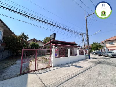 ที่ดินทำเลดีเนื้อที่เกือบ 3 งาน  พร้อมสิ่งปลูกสร้าง!!