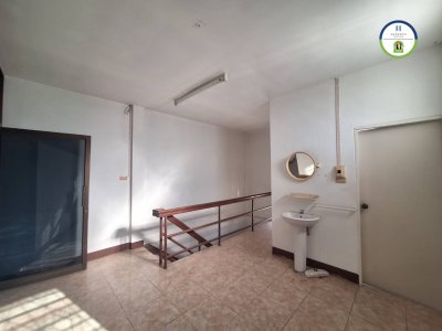 อาคารพาณิชย์ติดถนนซอยรุ่งโรจน์