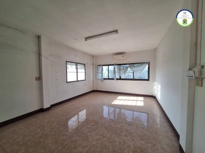 อาคารพาณิชย์ติดถนนซอยรุ่งโรจน์