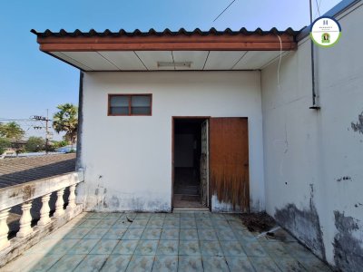 อาคารพาณิชย์ติดถนนซอยรุ่งโรจน์