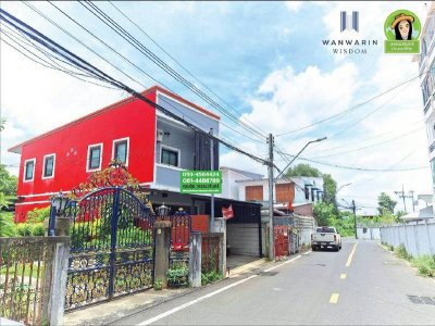 บ้านเดี่ยว 2 ชั้น สไตล์อาคารพาณิชย์ ในซอยพนม 9 ทำเลในเมือง