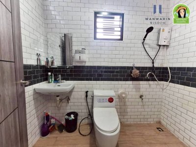 บ้านเดี่ยว 2 ชั้น สไตล์อาคารพาณิชย์ ในซอยพนม 9 ทำเลในเมือง