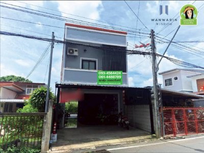 บ้านเดี่ยว 2 ชั้น สไตล์อาคารพาณิชย์ ในซอยพนม 9 ทำเลในเมือง