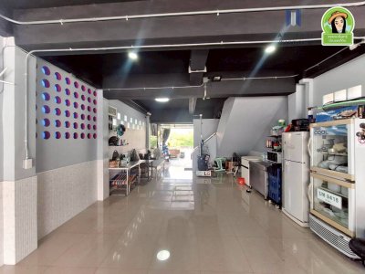 บ้านเดี่ยว 2 ชั้น สไตล์อาคารพาณิชย์ ในซอยพนม 9 ทำเลในเมือง