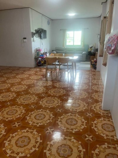 บ้านเดี่ยวชั้นเดียวพร้อมโกดังสินค้า ในอำเภอเขื่องใน