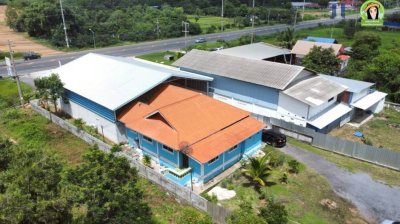 บ้านเดี่ยวชั้นเดียวพร้อมโกดังสินค้า ในอำเภอเขื่องใน