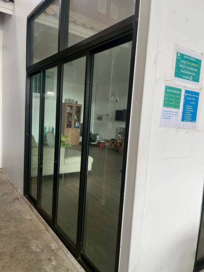 บ้านเดี่ยวชั้นเดียวพร้อมโกดังสินค้า ในอำเภอเขื่องใน