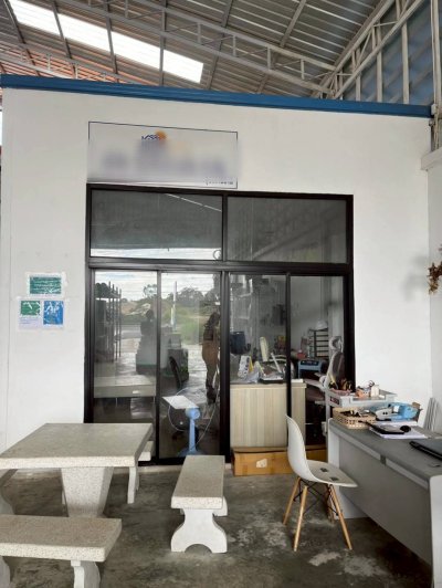 บ้านเดี่ยวชั้นเดียวพร้อมโกดังสินค้า ในอำเภอเขื่องใน