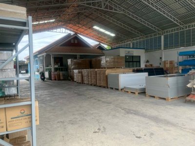 บ้านเดี่ยวชั้นเดียวพร้อมโกดังสินค้า ในอำเภอเขื่องใน