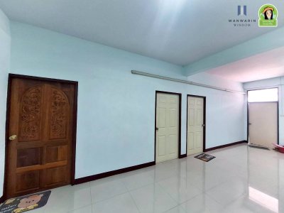 อาคารพาณิชย์ 2 ชั้นครึ่ง 2 คูหา