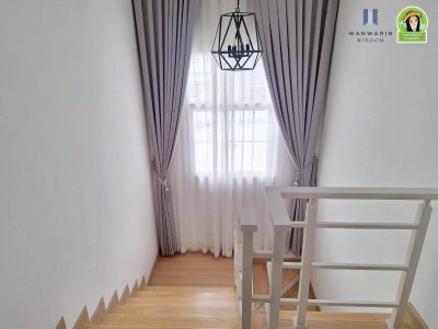 บ้านเดี่ยว 2 ชั้น สไตล์อังกฤษ แบบบ้าน J2 ในโครงการสารินลิฟวิ่งบ้านจั่น