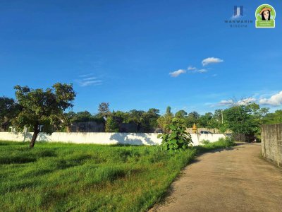 ที่ดินเปล่าแปลงยาว ในซอยสกุลเงิน ต.ขามใหญ่