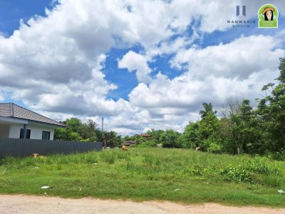 ที่ดินเปล่า แบ่งล็อค บ้านหัวคำ ทำเลดี อยู่ในแหล่งชุมชน มีเพื่อนบ้านแล้ว