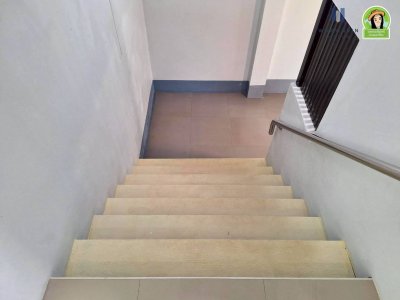 บ้านเดี่ยวชั้นครึ่งยกพื้นสูง รีโนเวทใหม่สไตล์โมเดิร์น ทำเลดี ติดถนนซอยห้วยคุ้ม