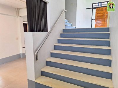 บ้านเดี่ยวชั้นครึ่งยกพื้นสูง รีโนเวทใหม่สไตล์โมเดิร์น ทำเลดี ติดถนนซอยห้วยคุ้ม