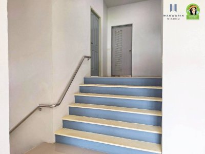 บ้านเดี่ยวชั้นครึ่งยกพื้นสูง รีโนเวทใหม่สไตล์โมเดิร์น ทำเลดี ติดถนนซอยห้วยคุ้ม