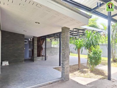 บ้านเดี่ยวชั้นเดียวยกสูง พร้อมอาคารรับรอง เนื้อที่เยอะ หน้ากว้าง ร่มรื่นมาก บรรยากาศดีมีความเป็นส่วนตัว