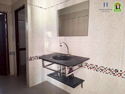 บ้านเดี่ยวชั้นเดียวยกสูง พร้อมอาคารรับรอง เนื้อที่เยอะ หน้ากว้าง ร่มรื่นมาก บรรยากาศดีมีความเป็นส่วนตัว