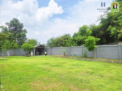 บ้านเดี่ยวชั้นเดียวยกสูง พร้อมอาคารรับรอง เนื้อที่เยอะ หน้ากว้าง ร่มรื่นมาก บรรยากาศดีมีความเป็นส่วนตัว