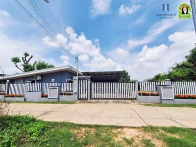 บ้านเดี่ยวชั้นเดียวยกสูง พร้อมอาคารรับรอง เนื้อที่เยอะ หน้ากว้าง ร่มรื่นมาก บรรยากาศดีมีความเป็นส่วนตัว