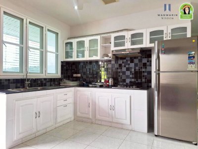 บ้านเดี่ยวชั้นเดียวยกสูง พร้อมอาคารรับรอง เนื้อที่เยอะ หน้ากว้าง ร่มรื่นมาก บรรยากาศดีมีความเป็นส่วนตัว