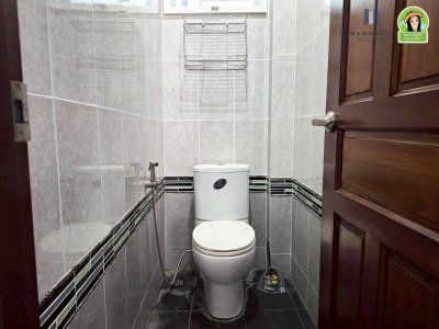 บ้านเดี่ยวชั้นเดียวยกสูง พร้อมอาคารรับรอง เนื้อที่เยอะ หน้ากว้าง ร่มรื่นมาก บรรยากาศดีมีความเป็นส่วนตัว