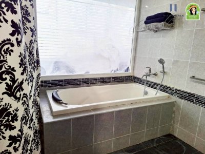 บ้านเดี่ยวชั้นเดียวยกสูง พร้อมอาคารรับรอง เนื้อที่เยอะ หน้ากว้าง ร่มรื่นมาก บรรยากาศดีมีความเป็นส่วนตัว