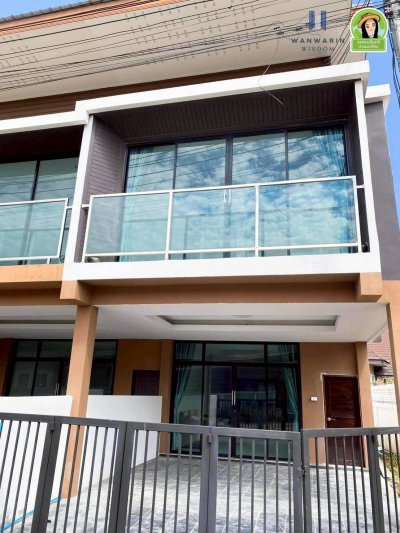 ทาวน์โฮม 2 ชั้น 1 คูหาริม ในโครงการบ้านภัคภิรมย์ 2 (บ้านก้านเหลือง) ต.ขามใหญ่