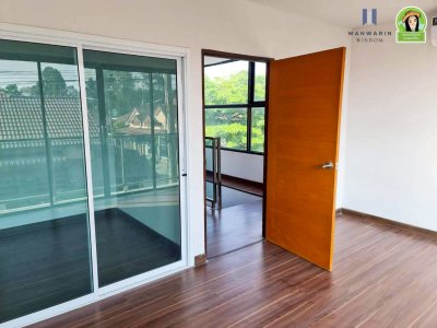 ทาวน์โฮม 2 ชั้น 1 คูหาริม ในโครงการบ้านภัคภิรมย์ 2 (บ้านก้านเหลือง) ต.ขามใหญ่