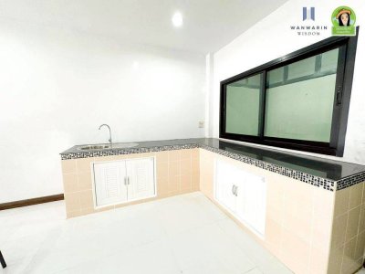 ทาวน์โฮม 2 ชั้น 1 คูหากลาง ในโครงการบ้านภัคภิรมย์ 2 (บ้านก้านเหลือง) ต.ขามใหญ่