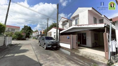 บ้าน 2 ชั้น ในโครงการบ้านเอื้ออาทรห้วยคุ้มเฟส 1